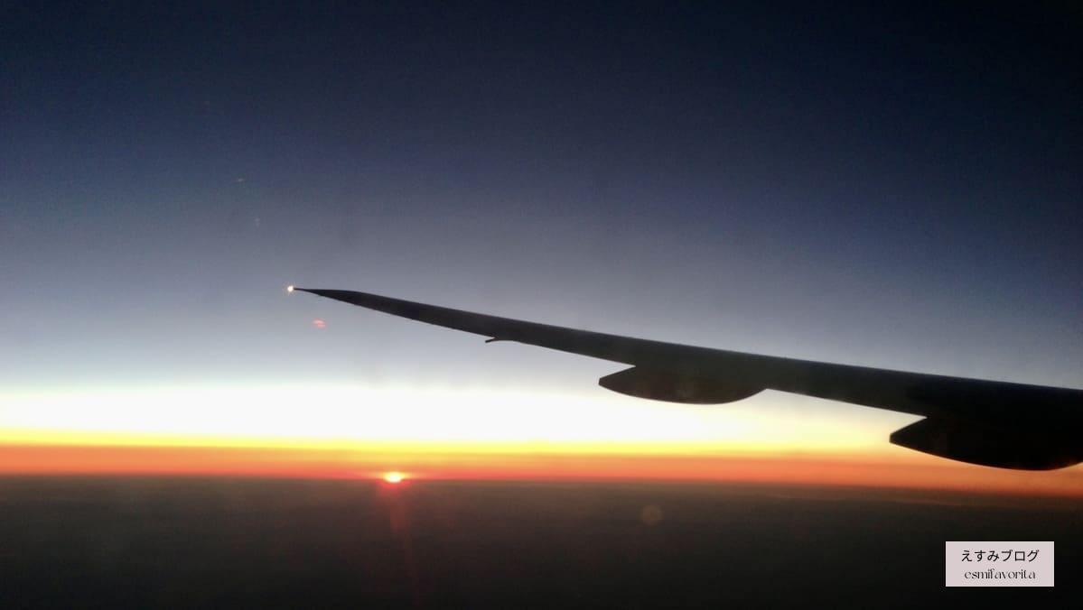飛行機からの朝日
